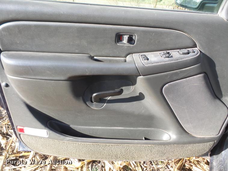 image for item DA3902 2005 Chevrolet Silverado 2500HD Ext. Cab pickup truck