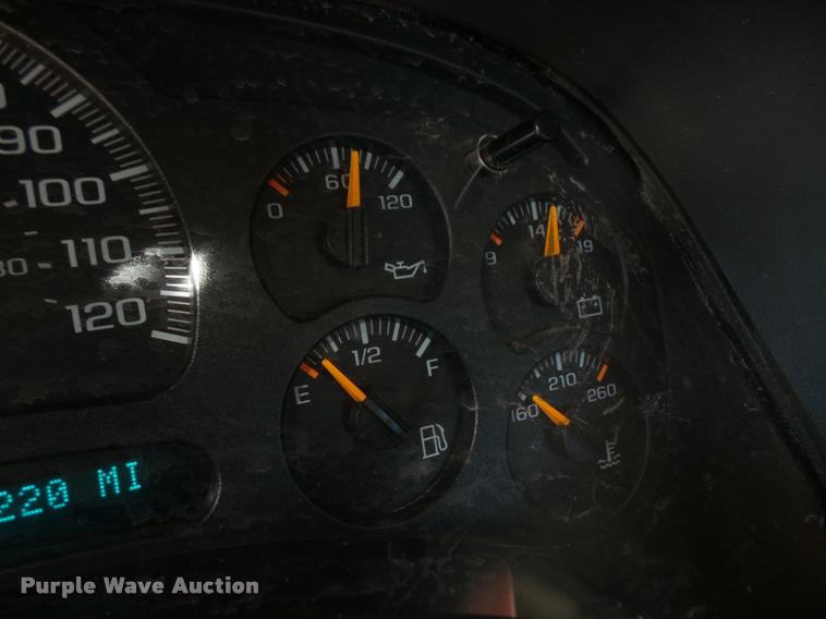 image for item DA3902 2005 Chevrolet Silverado 2500HD Ext. Cab pickup truck