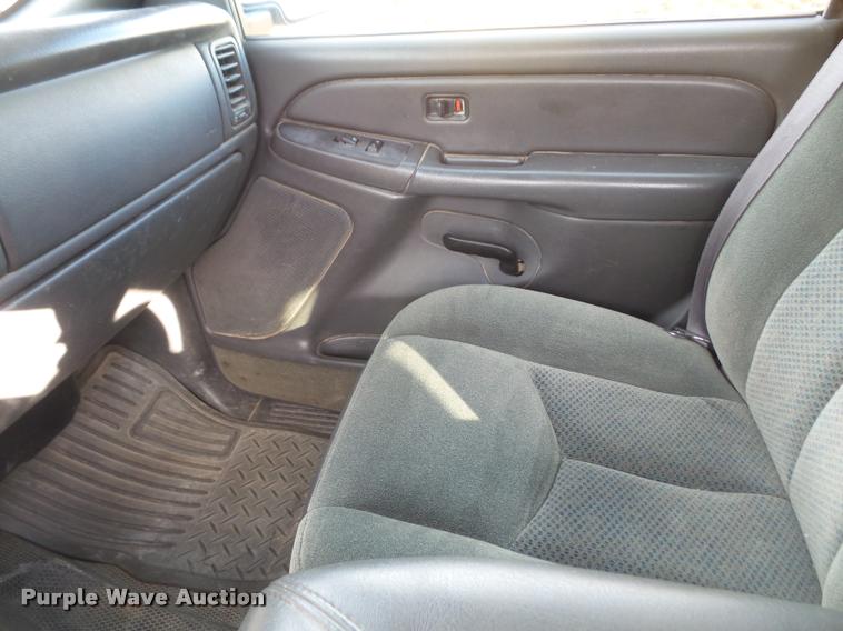 image for item DA3902 2005 Chevrolet Silverado 2500HD Ext. Cab pickup truck