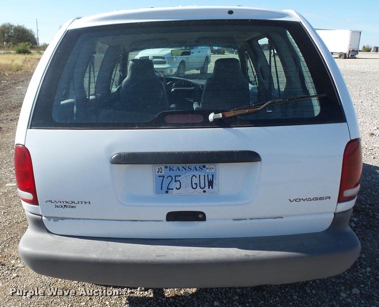 image for item DA3916 1996 Plymouth Voyager van