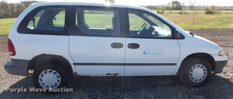 image for item DA3916 1996 Plymouth Voyager van
