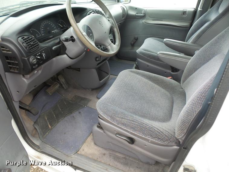 image for item DA3916 1996 Plymouth Voyager van