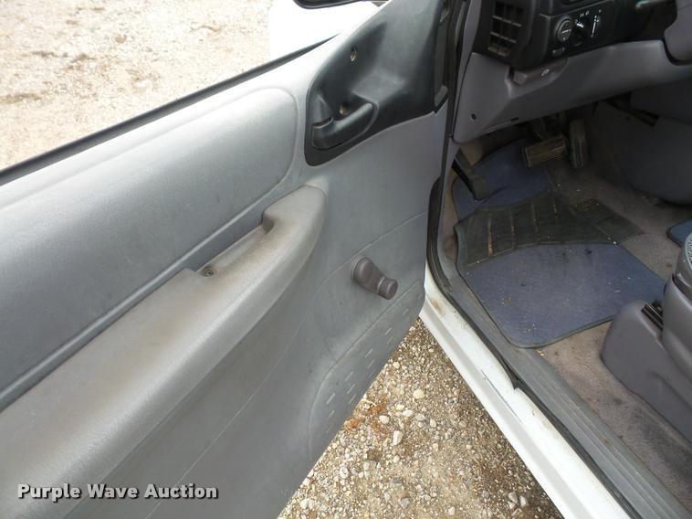 image for item DA3916 1996 Plymouth Voyager van