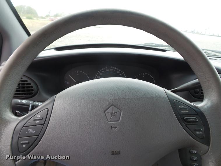 image for item DA3916 1996 Plymouth Voyager van