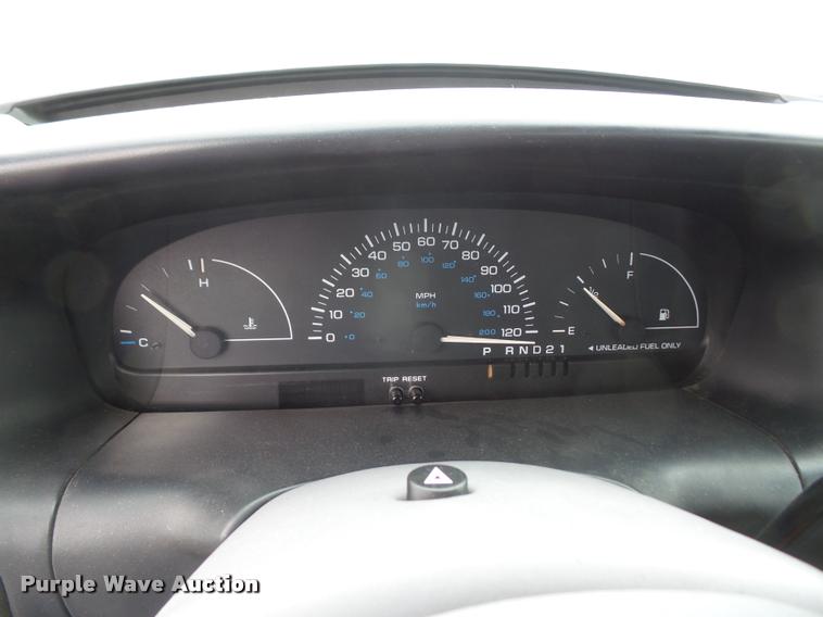 image for item DA3916 1996 Plymouth Voyager van