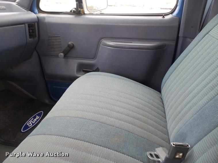 image for item DA3918 1989 Ford F150 SuperCab pickup truck