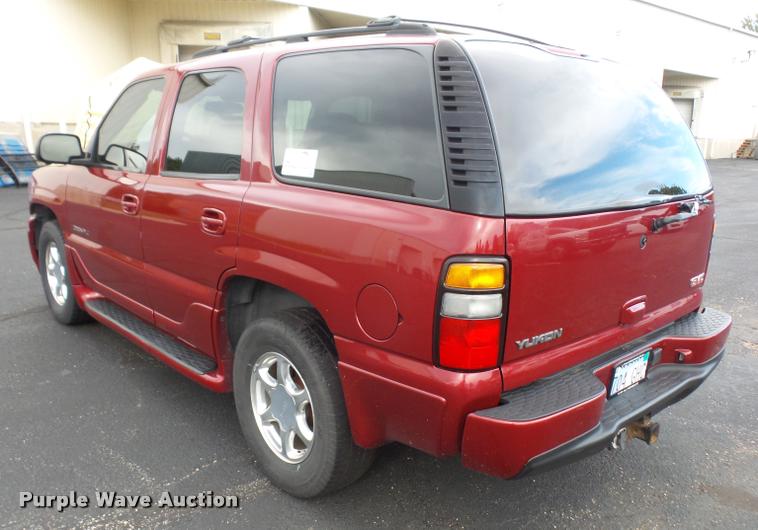 image for item DA3935 2004 GMC Yukon Denali SUV