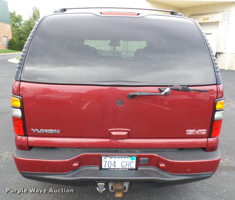 image for item DA3935 2004 GMC Yukon Denali SUV