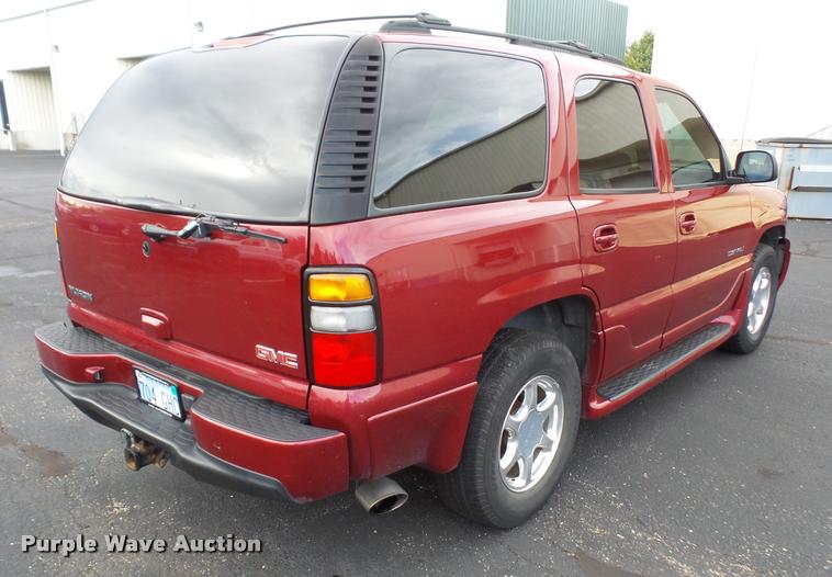 image for item DA3935 2004 GMC Yukon Denali SUV