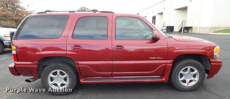 image for item DA3935 2004 GMC Yukon Denali SUV