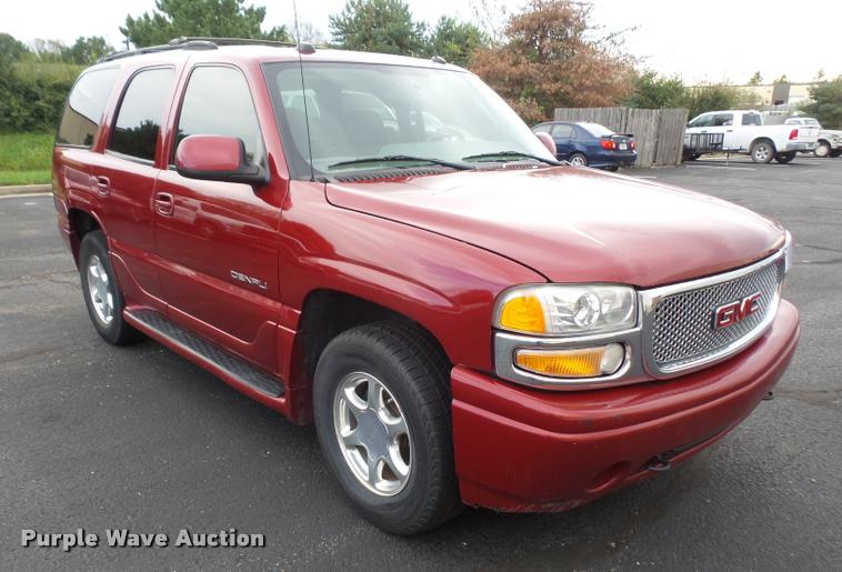 image for item DA3935 2004 GMC Yukon Denali SUV