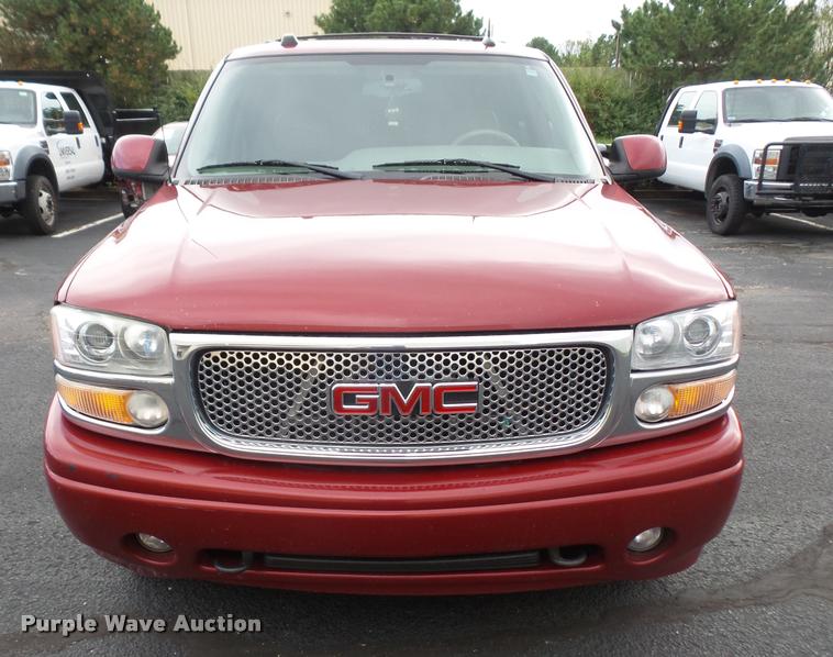 image for item DA3935 2004 GMC Yukon Denali SUV