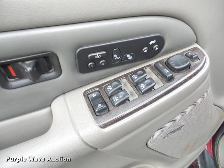 image for item DA3935 2004 GMC Yukon Denali SUV