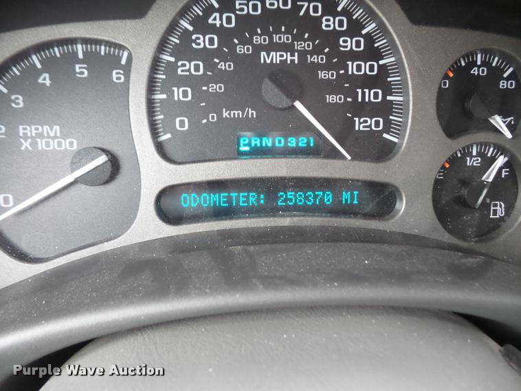 image for item DA3935 2004 GMC Yukon Denali SUV