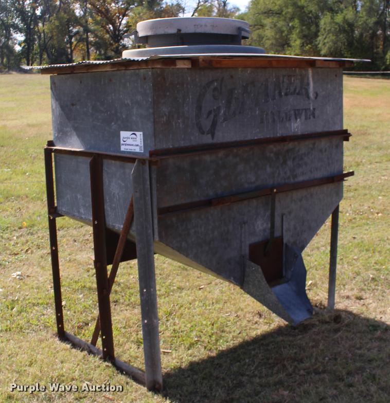 image for item DA4278 Gleaner grain bin