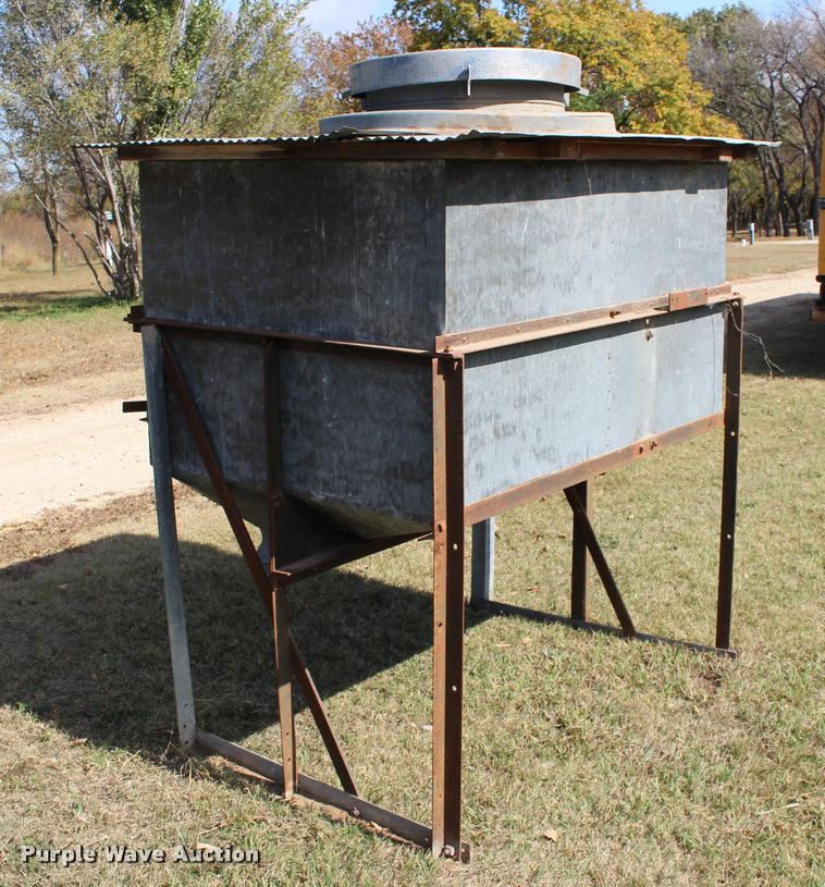 image for item DA4278 Gleaner grain bin