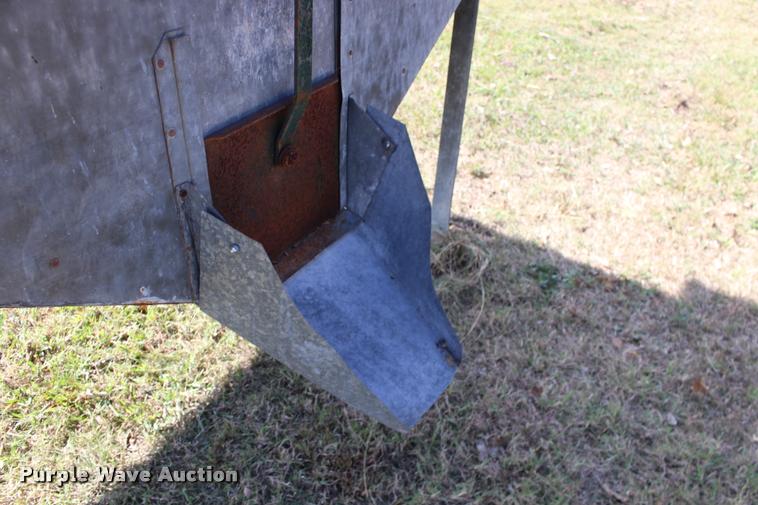 image for item DA4278 Gleaner grain bin