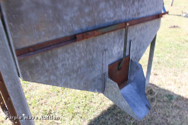 image for item DA4278 Gleaner grain bin
