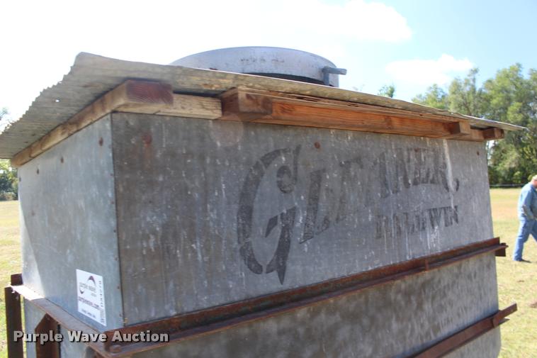 image for item DA4278 Gleaner grain bin