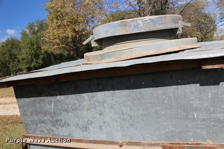 image for item DA4278 Gleaner grain bin