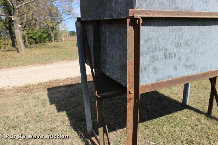 image for item DA4278 Gleaner grain bin