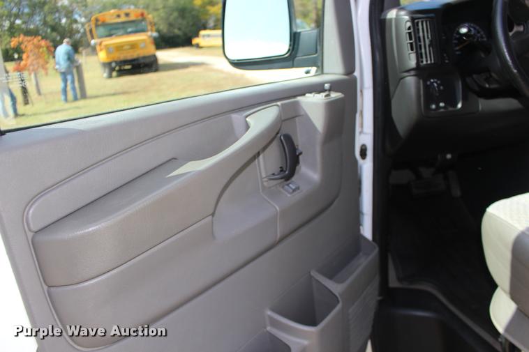 image for item DA4281 2005 Chevrolet Express 3500 van