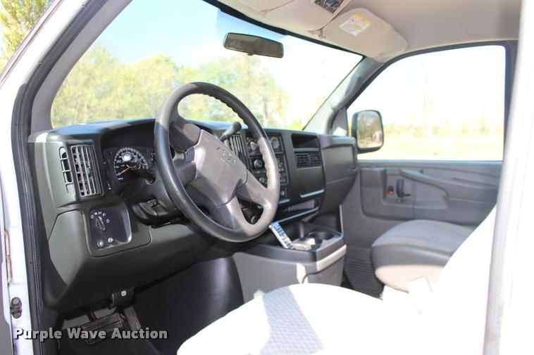 image for item DA4281 2005 Chevrolet Express 3500 van