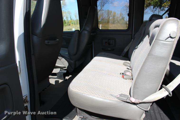 image for item DA4281 2005 Chevrolet Express 3500 van