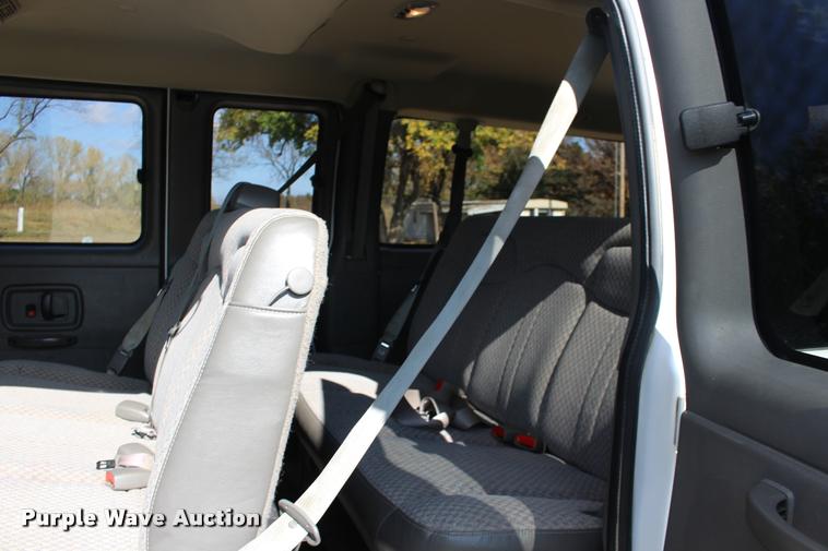 image for item DA4281 2005 Chevrolet Express 3500 van