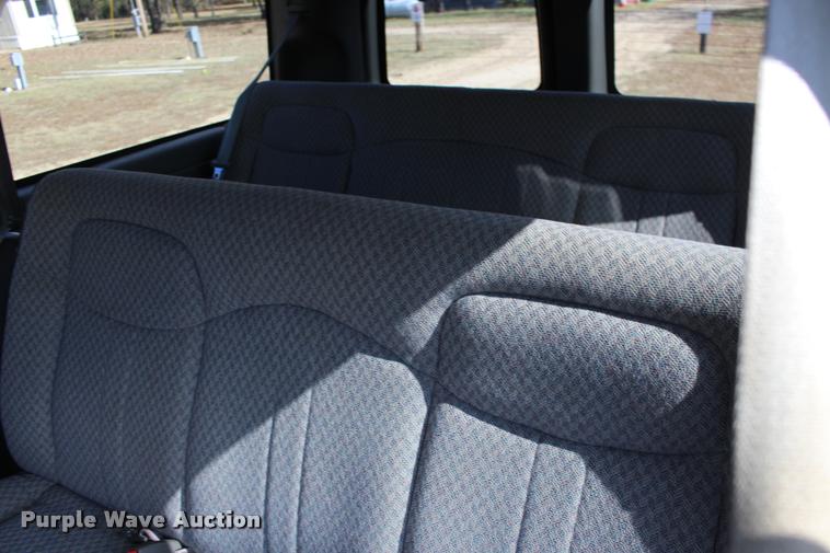 image for item DA4281 2005 Chevrolet Express 3500 van