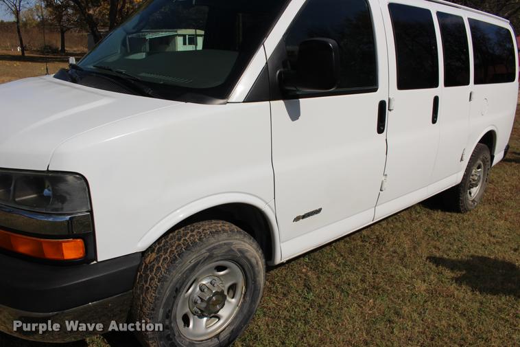 image for item DA4281 2005 Chevrolet Express 3500 van