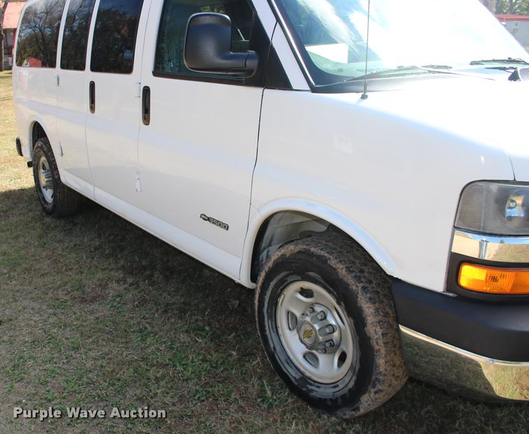image for item DA4281 2005 Chevrolet Express 3500 van