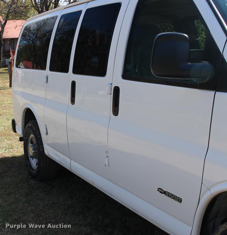 image for item DA4281 2005 Chevrolet Express 3500 van