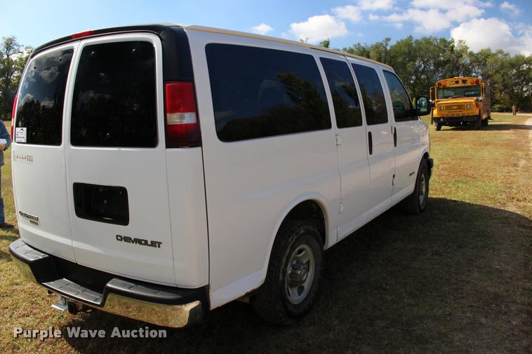 image for item DA4281 2005 Chevrolet Express 3500 van