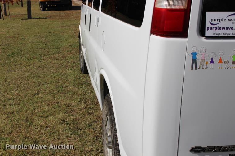 image for item DA4281 2005 Chevrolet Express 3500 van