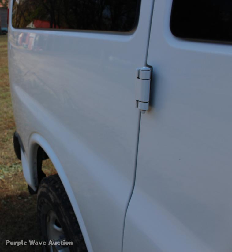 image for item DA4281 2005 Chevrolet Express 3500 van