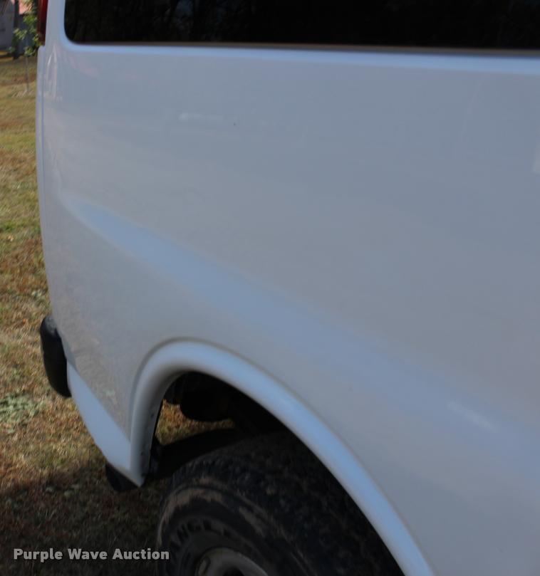 image for item DA4281 2005 Chevrolet Express 3500 van