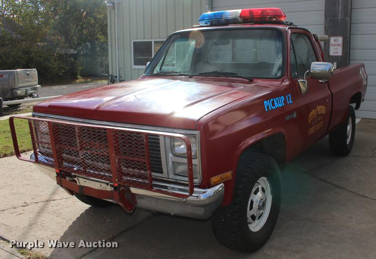 image for item DA4282 1986 GMC Sierra 2500 pickup truck