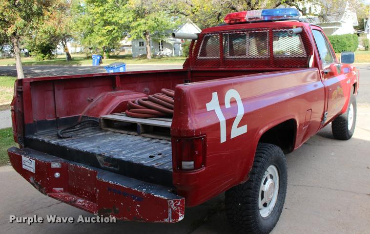 image for item DA4282 1986 GMC Sierra 2500 pickup truck