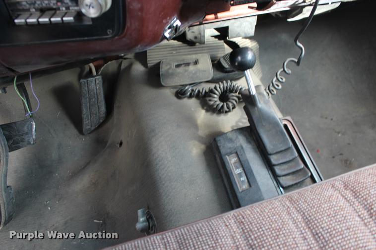 image for item DA4282 1986 GMC Sierra 2500 pickup truck