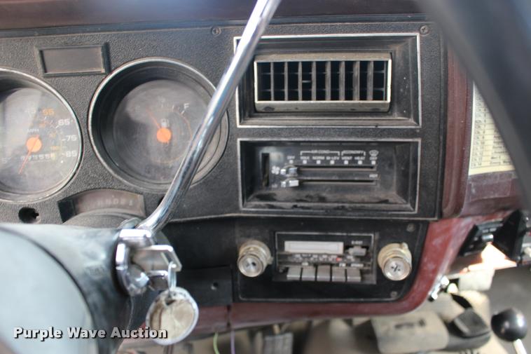 image for item DA4282 1986 GMC Sierra 2500 pickup truck