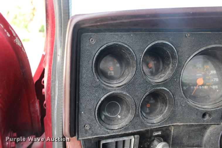 image for item DA4282 1986 GMC Sierra 2500 pickup truck