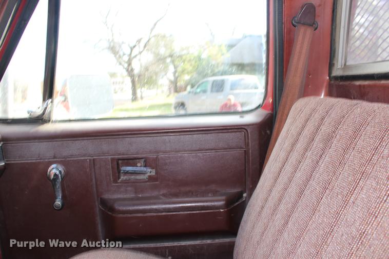 image for item DA4282 1986 GMC Sierra 2500 pickup truck