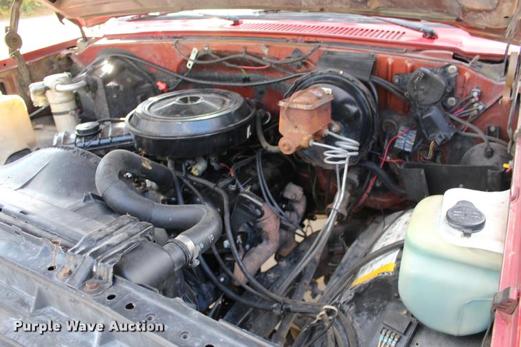 image for item DA4282 1986 GMC Sierra 2500 pickup truck