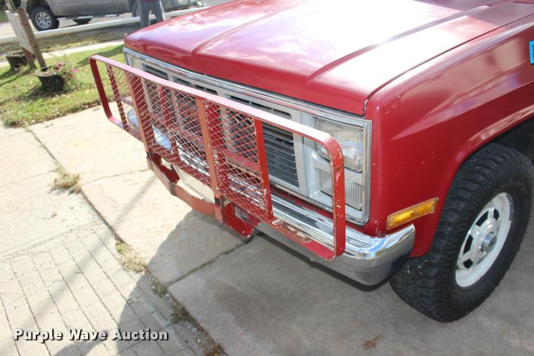 image for item DA4282 1986 GMC Sierra 2500 pickup truck