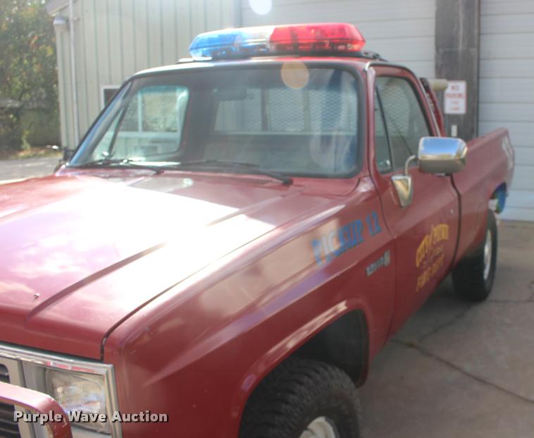 image for item DA4282 1986 GMC Sierra 2500 pickup truck