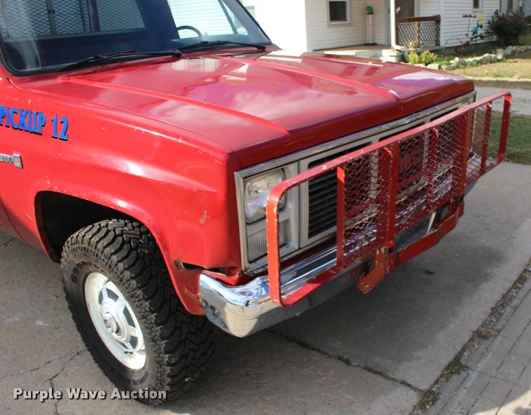 image for item DA4282 1986 GMC Sierra 2500 pickup truck