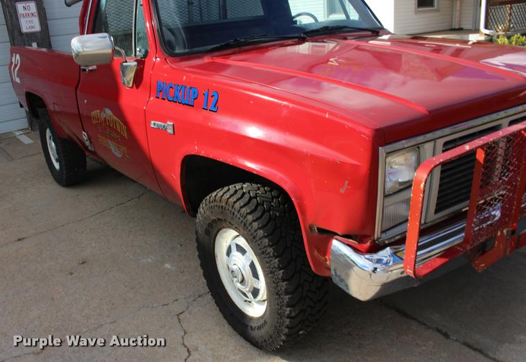 image for item DA4282 1986 GMC Sierra 2500 pickup truck