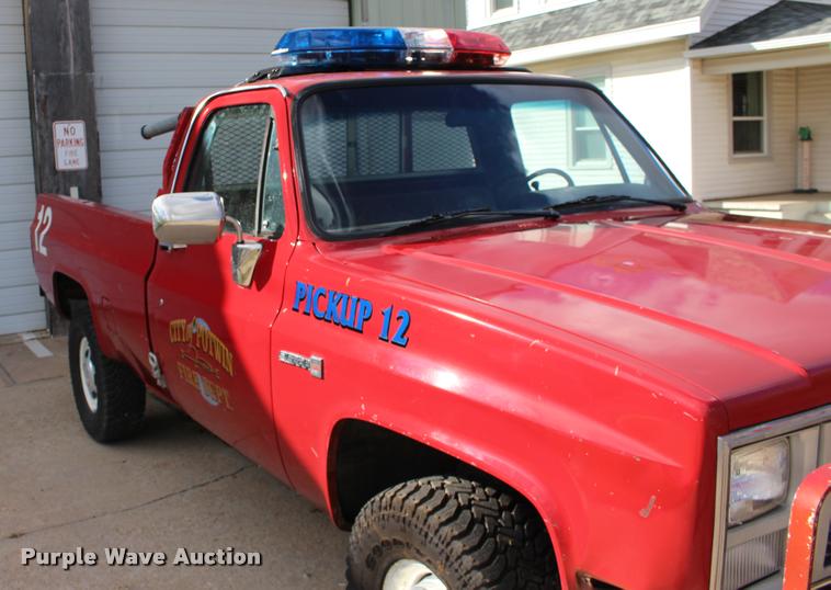 image for item DA4282 1986 GMC Sierra 2500 pickup truck