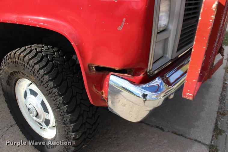 image for item DA4282 1986 GMC Sierra 2500 pickup truck